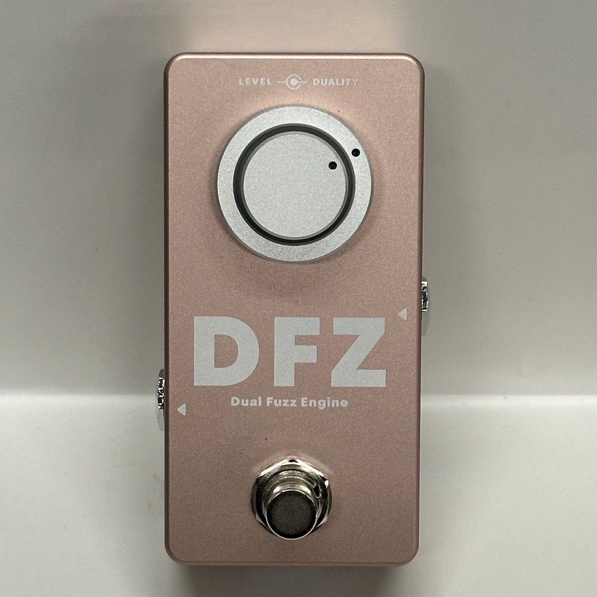 dual fuzz pedal Darkglass DFZ Duality Style:Golden frame-material__carbon Designed by our in Olvia Academy - Hunting