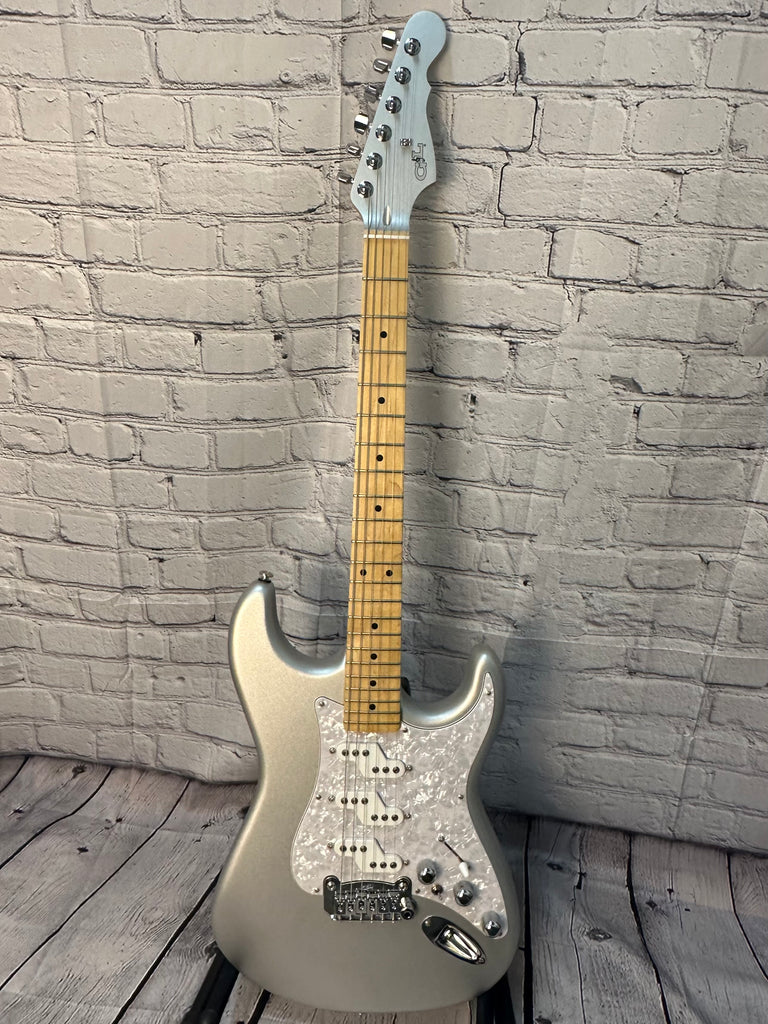 G&L USA Option Order Comanche - Silver Metallic Frost w/case